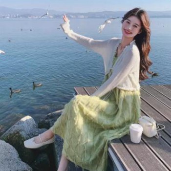 法式超仙森系连衣裙套装女春2024新款温柔风针织开衫吊带裙两件套