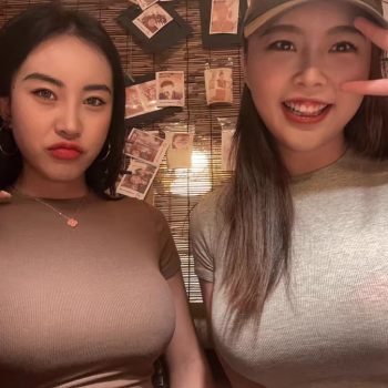 KIYA PEACH超显胸卡戴珊露腰辣妹短袖