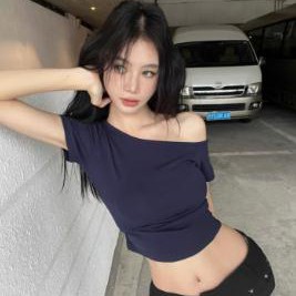 深蓝色辣妹斜肩短袖修身T恤女夏季紧身短款别致独特绝美露肩上衣