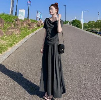 今年流行的时尚套装女夏季2025新款洋气减龄设计感显瘦两件套裙子